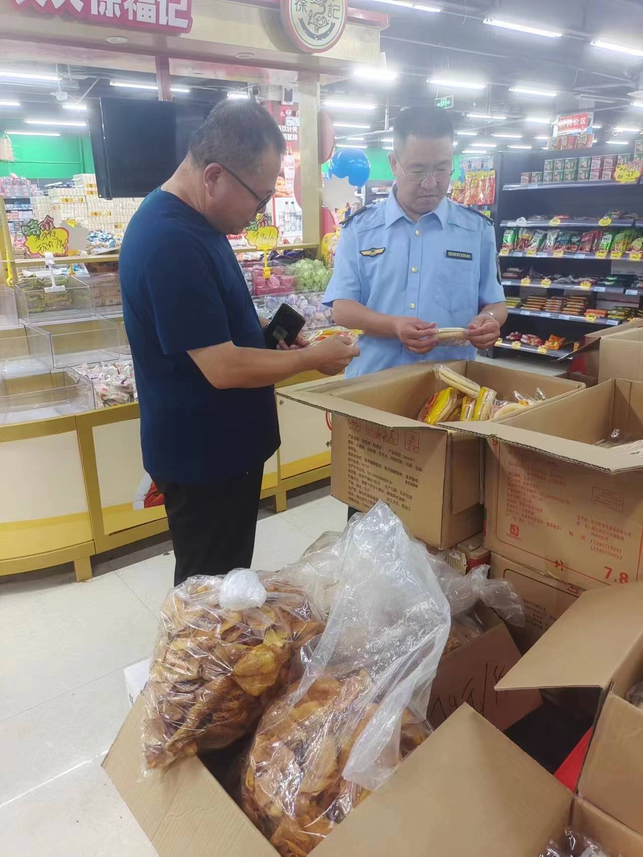 蘇家店鎮持續開展超市食品安全檢查 嚴管酒類經營環節
